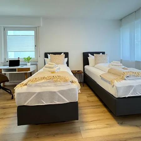 3 Apartment, 80 Qm, Ruhig Und Zentrumsnah, Max 5 Pers, Balkon, Garage, Internet 300 Mbit Appartement