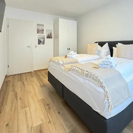 Appartement 3 Apartment, 80 Qm, Ruhig Und Zentrumsnah, Max 5 Pers, Balkon, Garage, Internet 300 Mbit Sindelfingen